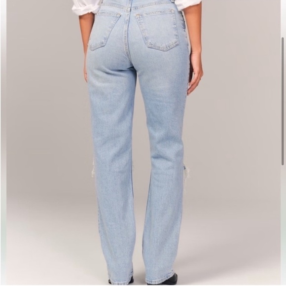 Abercrombie & Fitch Curve Love Ultra High Rise 90’s Straight Jean - Picture 2 of 8
